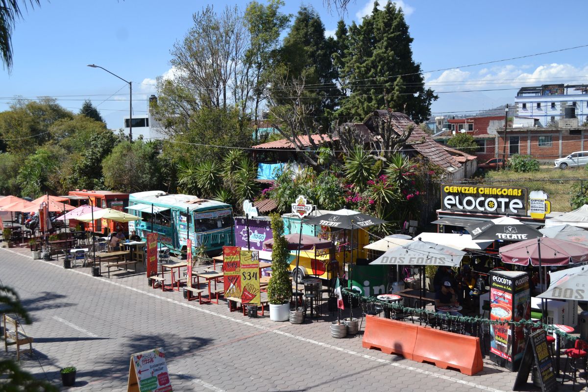 vibrant foodie and bar scene in cholula