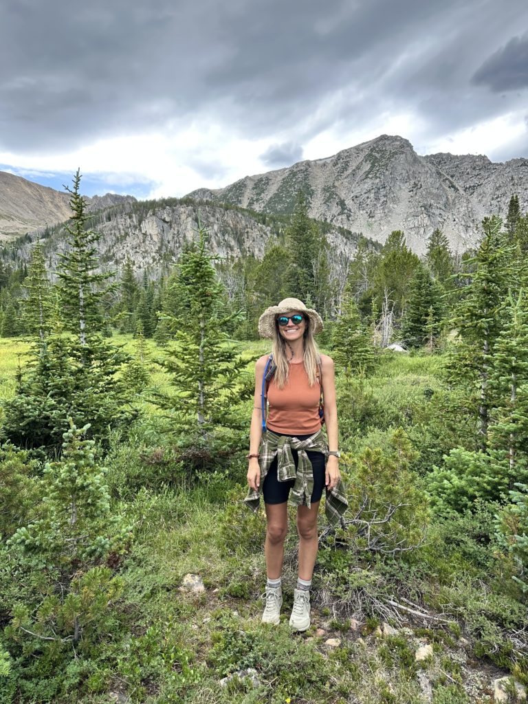 comfortable hiking outfit